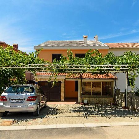 Apartmani Lovorka Punat Exterior foto